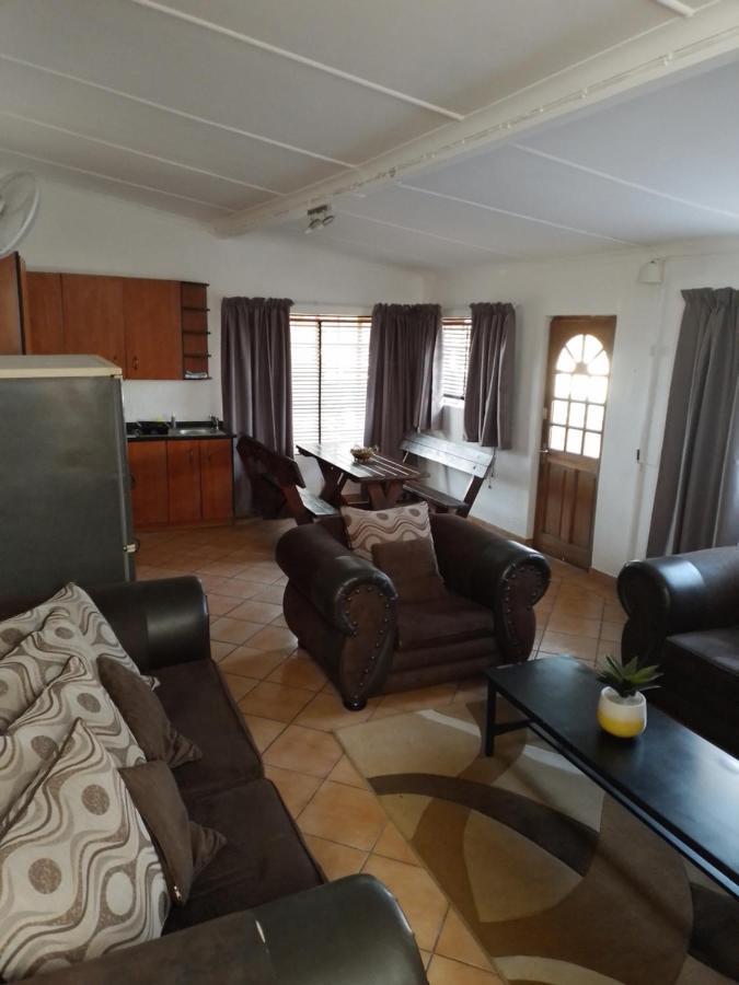 Anna Boeremeisie Guesthouse Benoni Bagian luar foto